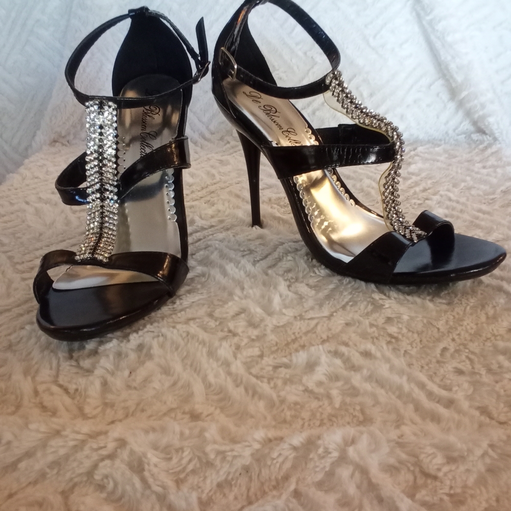 Elegant Black Stiletto Heels with Rhinestone Detailing